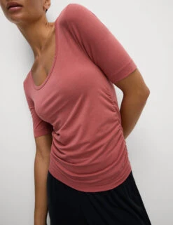 Lightweight Scoop Neck Ruched Yoga T-Shirt