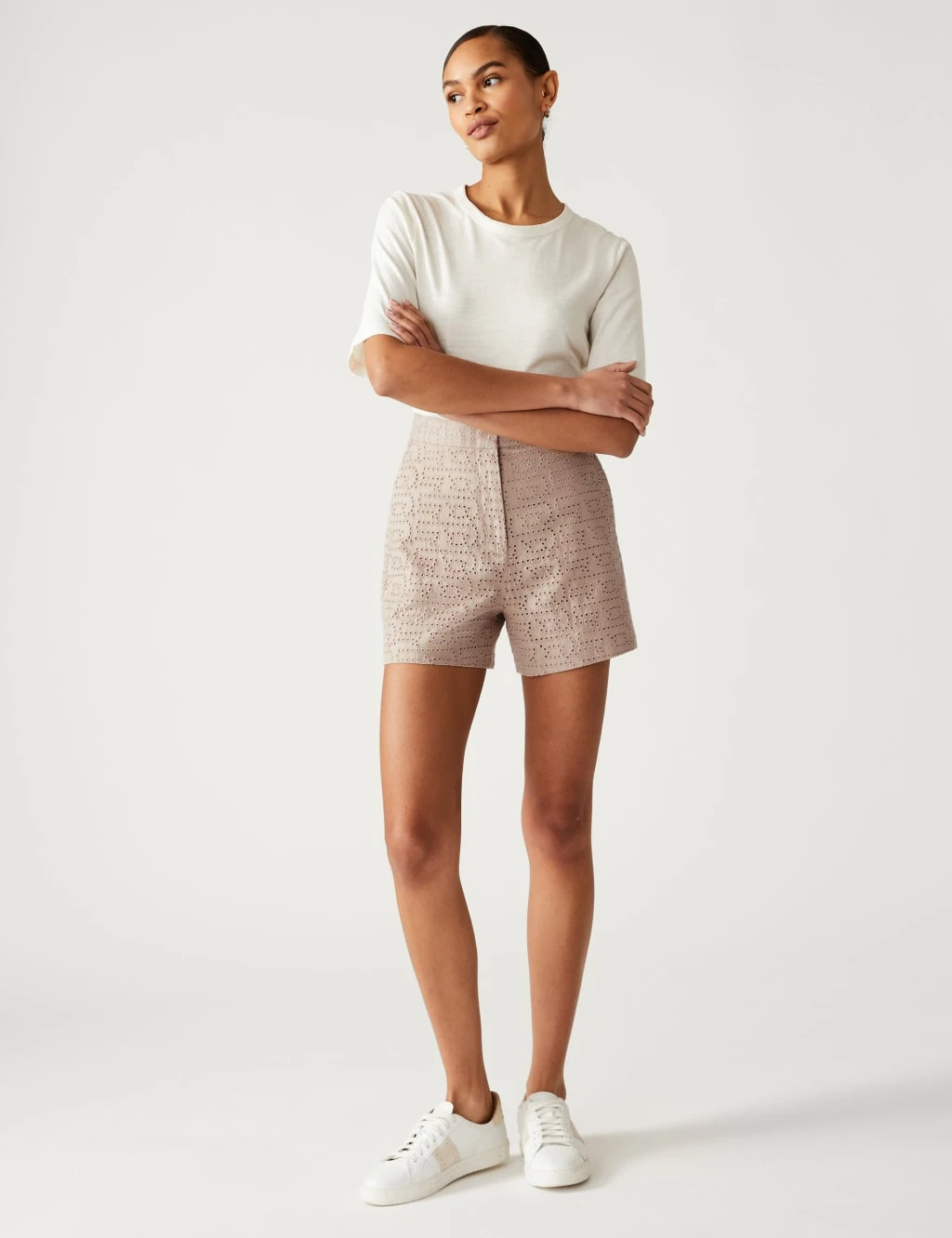 Linen Blend Broderie High Waisted Shorts 3 Linen Blend Broderie High Waisted Shorts