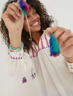 Embroidered V-Neck Blouse -Marks and Spencer Shop SD 10 T83 4953W Y8 X EC 2