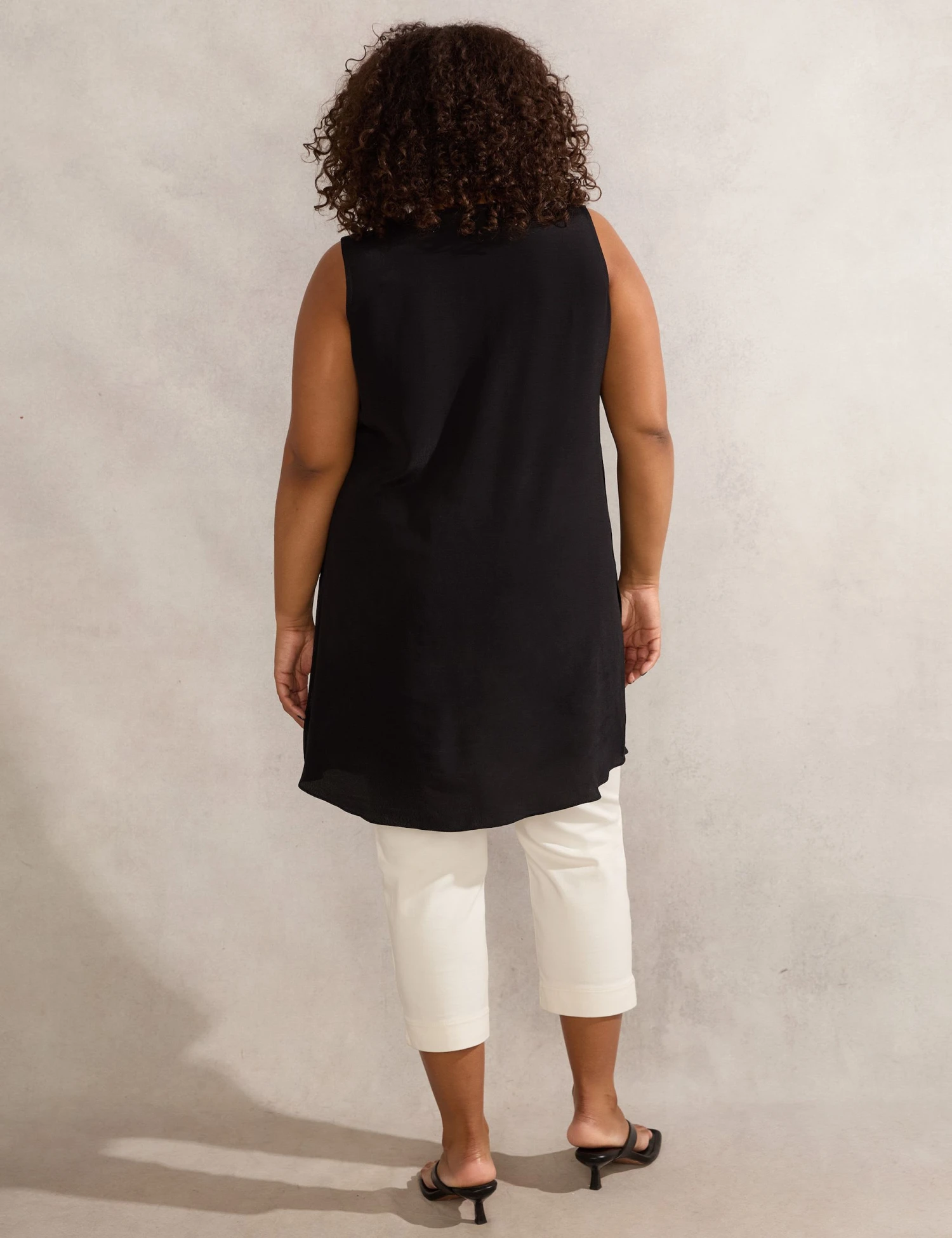 V-Neck Button Front Sleeveless Tunic 5 V-Neck Button Front Sleeveless Tunic - Image 3