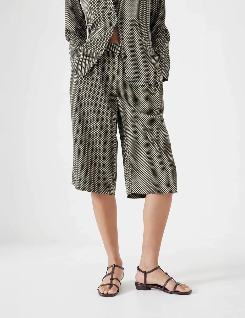 Geometric Knee Length Bermuda Shorts 8 Geometric Knee Length Bermuda Shorts - Image 6