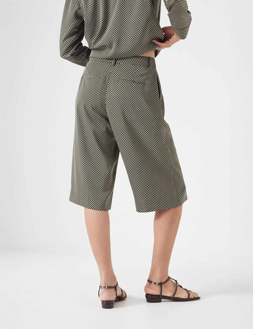 Geometric Knee Length Bermuda Shorts 10 Geometric Knee Length Bermuda Shorts - Image 8