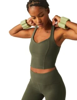 Beyond Yoga Powderbeyond Intensity V-Neck Crop Top -Marks and Spencer Shop powderbeyond intensity v neck crop top 4