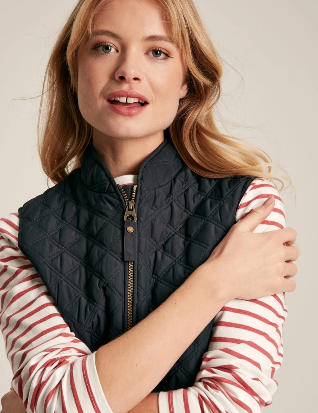Joules Textured Quilted Gilet 14 Joules Textured Quilted Gilet - Image 12